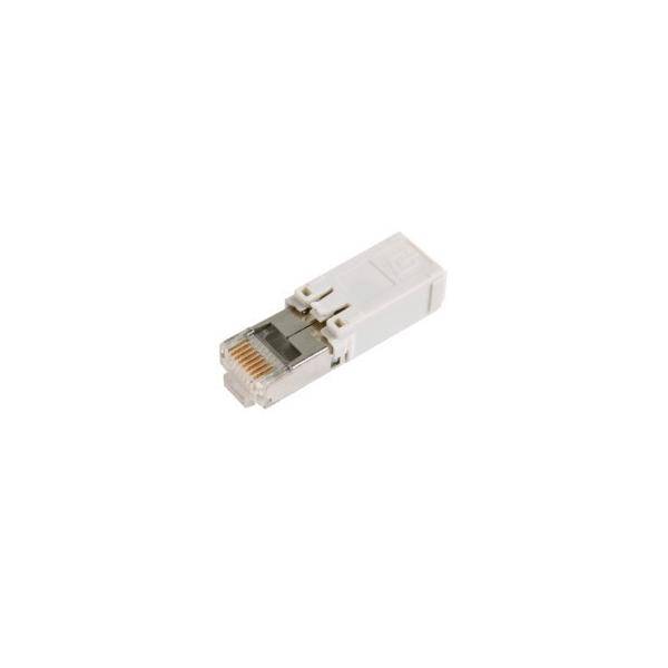 Ein RJ45-Ethernet-Kabelstecker, verwendet für Netzwerkverbindungen, dargestellt mit seinen Metallkontakten und rechteckigen Kunststoffgehäuse.