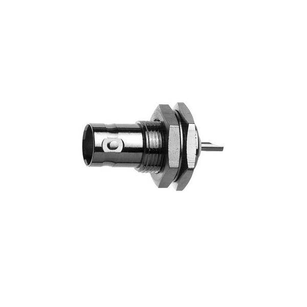 Eine Metalldüse mit sechseckiger Basis und gewindetertem Körper, konzipiert für präzises Flüssigkeitsabgeben, von der Seite betrachtet.