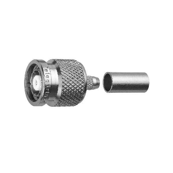 F-Typ-Stecker' und 'Koaxialkabel'-Teile demontiert; strukturiertes Metall mit sichtbarem Gewinde zur Kabelanbindung.