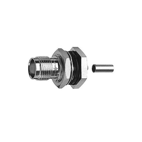 Ein Koaxialkabelstecker aus Metall mit Sechskantmutter, der für sichere Verbindungen in elektronischen Geräten und Kommunikationssystemen verwendet wird.