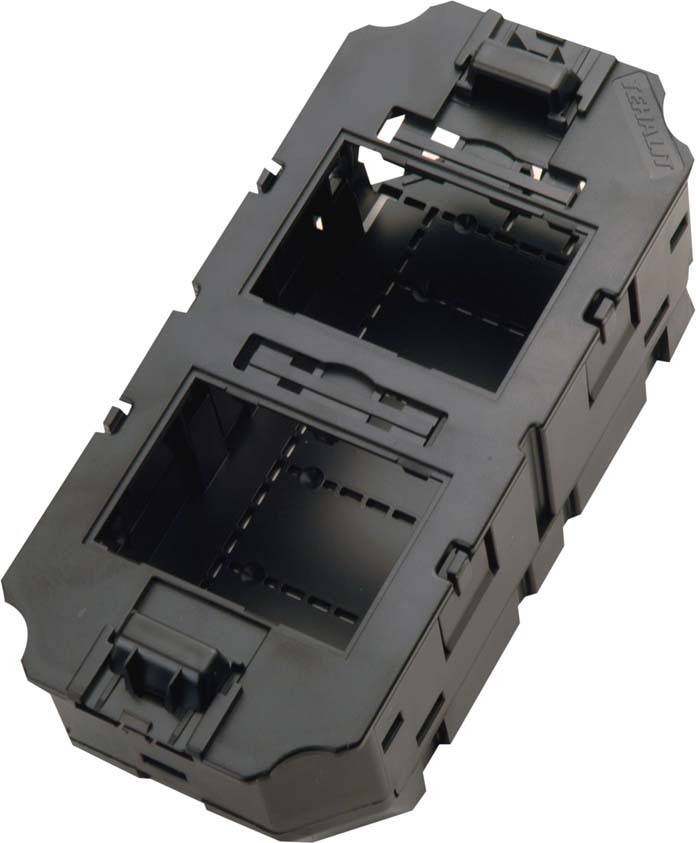 Ein schwarzer Kunststoffrahmen in rechteckiger Form mit mehreren Aussparungen und Schlitzen, der zum Halten und Organisieren von elektrischen Komponenten verwendet wird.