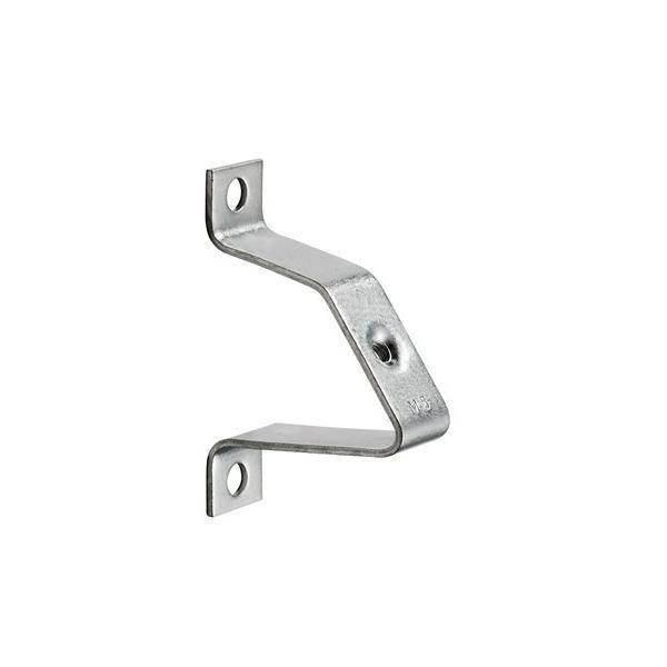 Eine Metallhalterung mit einem S-förmigen Profil und drei Montagelöchern wird vor einem einfarbigen weißen Hintergrund dargestellt.