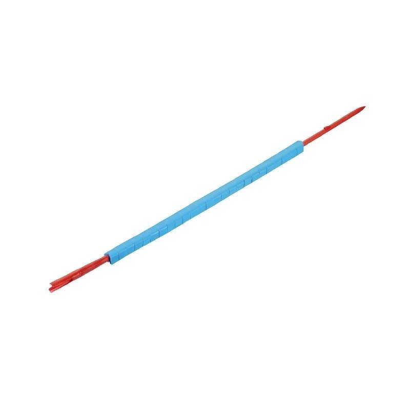 Ein rot-blauer Spudger mit spitzen Enden, der zum Hebeln oder Öffnen von elektronischen Geräten verwendet wird.
