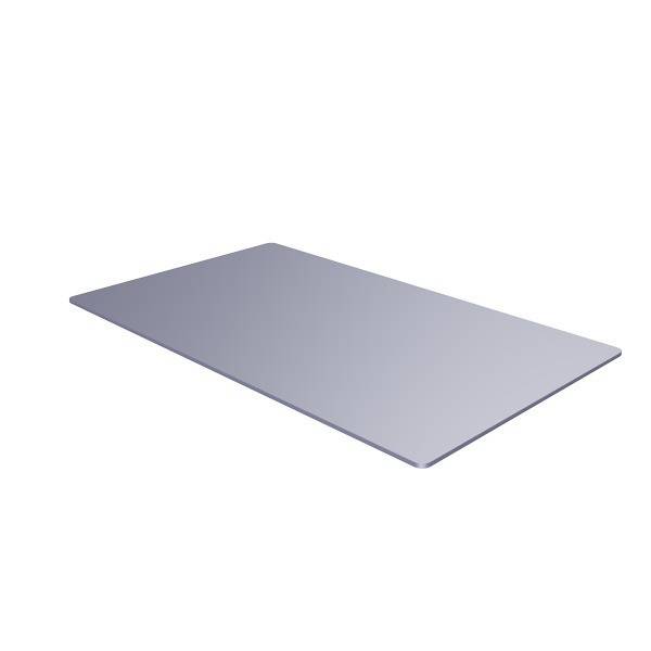 Ein großes, rechteckiges Blatt aus glatter, metallischer Oberfläche mit reflektierender Beschichtung, nach links geneigt.