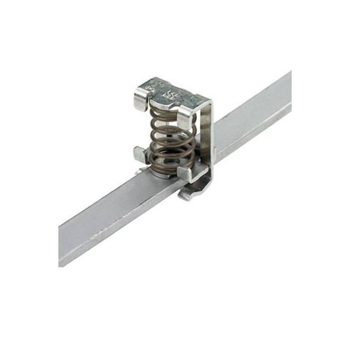 Metallischer Federklemmenclip, der an einer rechteckigen Schiene befestigt ist und die Schiene sicher an Ort und Stelle hält.