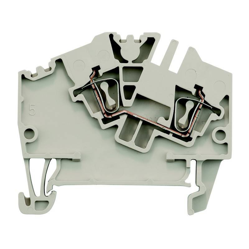 Eine Nahaufnahme eines elektrischen Klemmenblockes, die die interne Verdrahtungskonfiguration und Anschlusspunkte zeigt, verwendet zur Organisation elektrischer Schaltkreise.