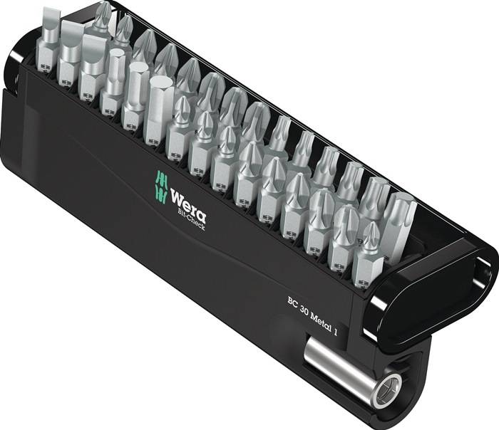Ein Set aus 30 Metalleinsatzschraubendrehern in einem schwarzen Aufbewahrungskoffer, beschriftet mit 'Wera Bit-Check EC 30 Metal 1', das eine Vielzahl von Bittypen präsentiert.