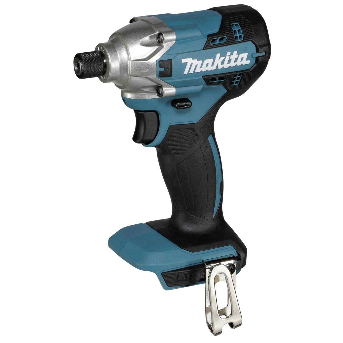 Makita-Akkuschrauber mit Schlagfunktion in Blau und Schwarz mit Akkustation und Metall-Gürtelclip auf weißem Hintergrund.