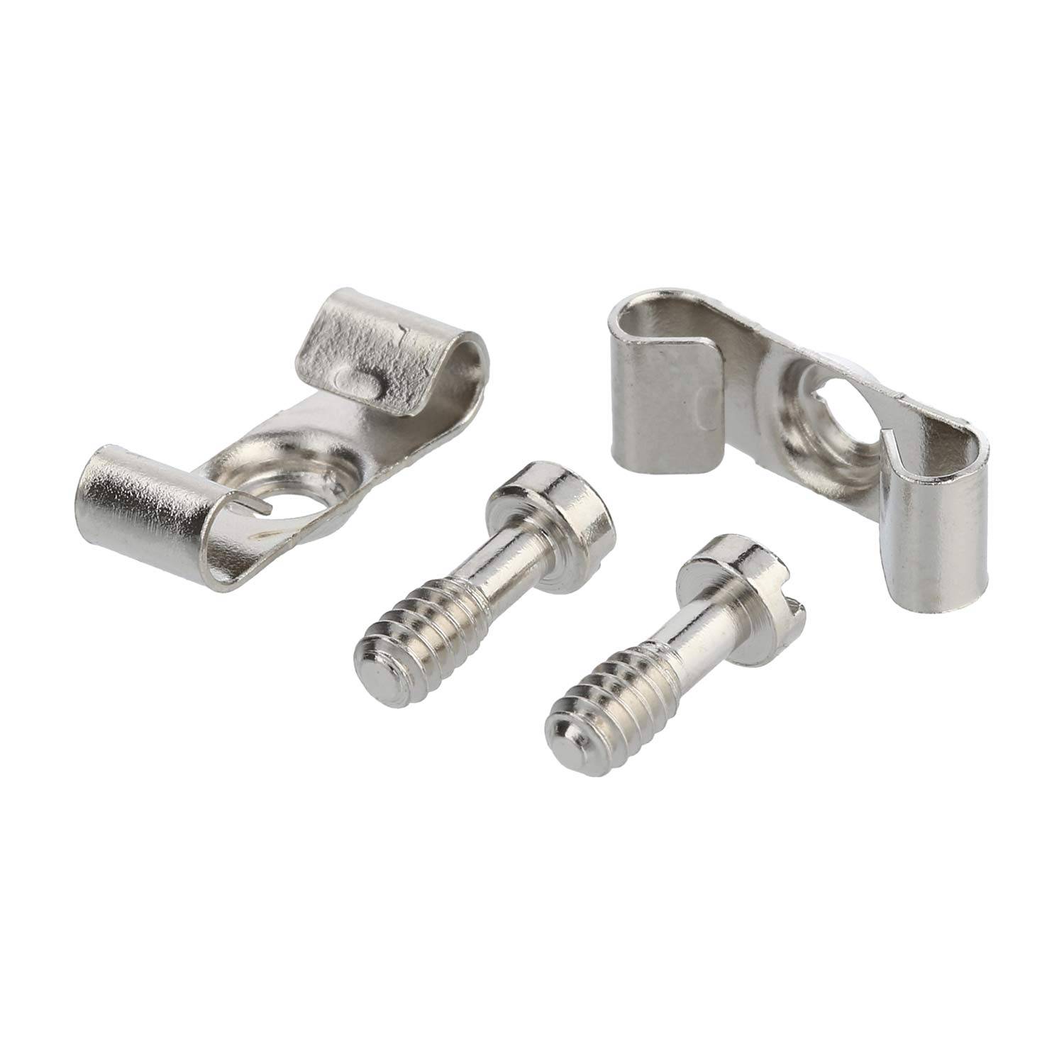 Zwei Metallklammern und zwei Schrauben, separat dargestellt, zum Befestigen von Objekten. Die Klammern haben eine geschwungene Form mit einem Loch für die Schraube.