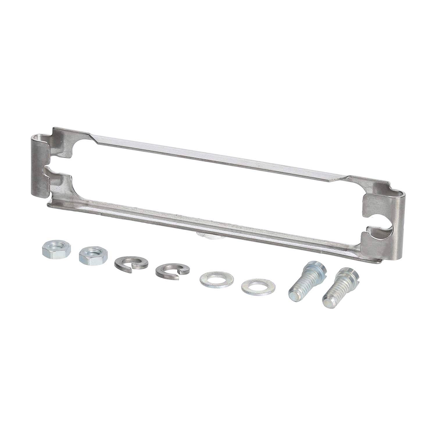 Metallmontageklammerset mit Schrauben, Unterlegscheiben und Sechskantmuttern, in einer Reihe angeordnet.