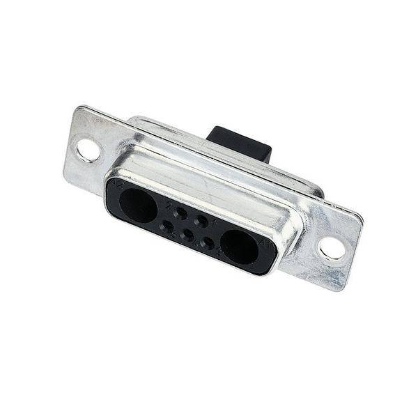 Ein Metall-DB9-Buchsenstecker mit neun Stiftkontakten, üblicherweise für serielle Kommunikation in Elektronik und Datenverarbeitung verwendet.