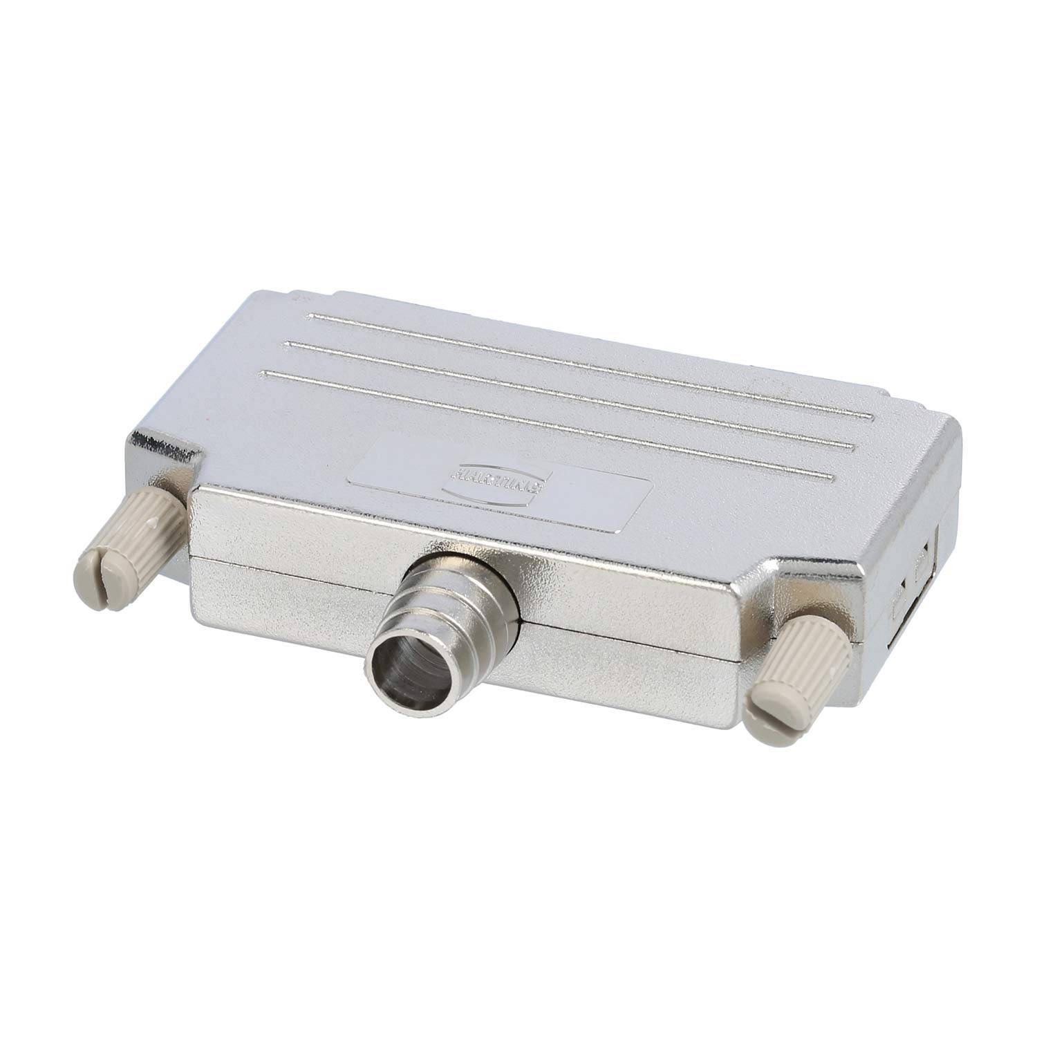 Ein metallischer Koaxial-Kabeladapter mit männlichen Anschlüssen an beiden Seiten und einer weiblichen Buchse in der Mitte, verwendet für Fernseh- oder Satellitenanschlüsse.