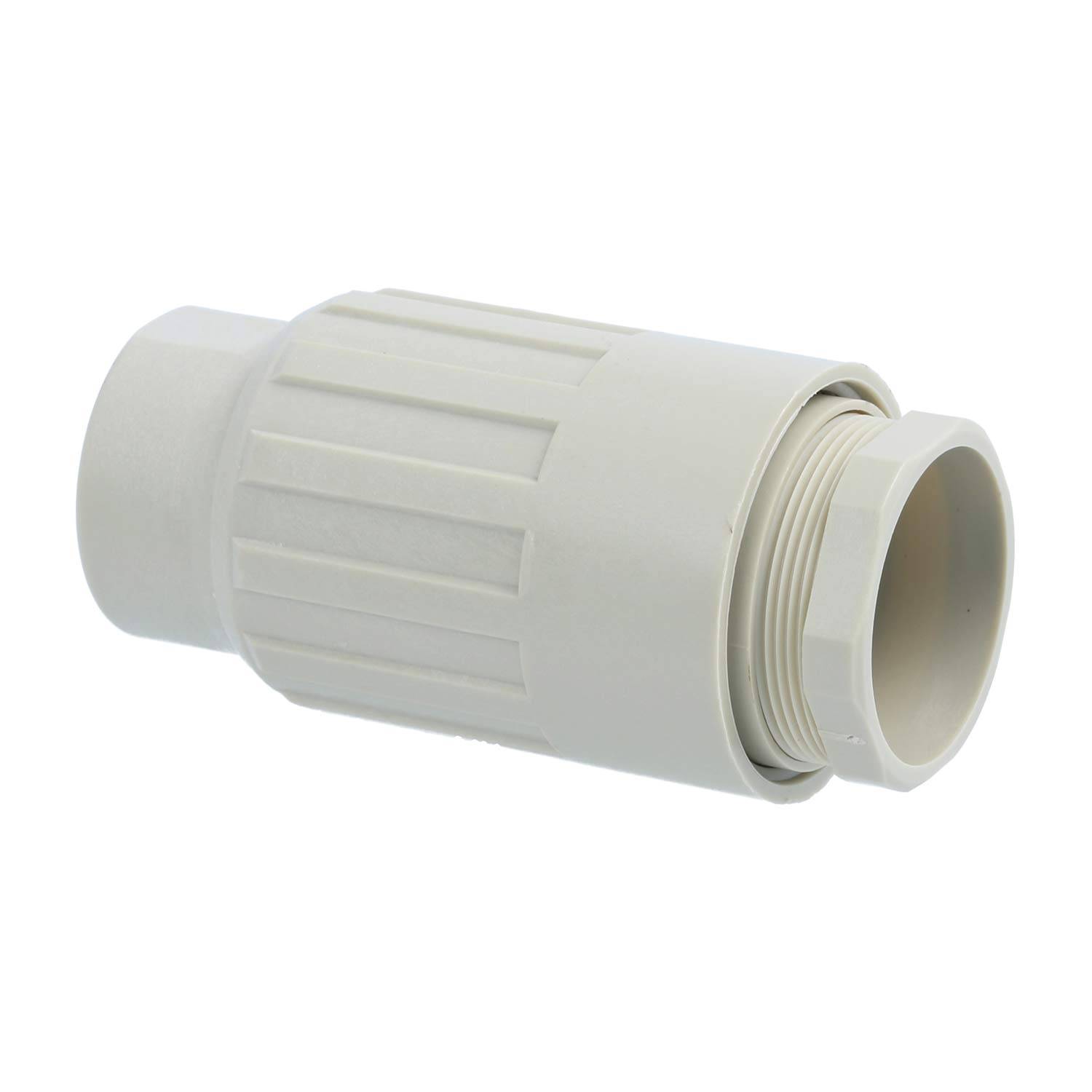 Weißer Kunststoff-Gewinderohrverbinder mit gerippter Oberfläche, der zum sicheren Verbinden von Rohren in Sanitärinstallationen verwendet wird.
