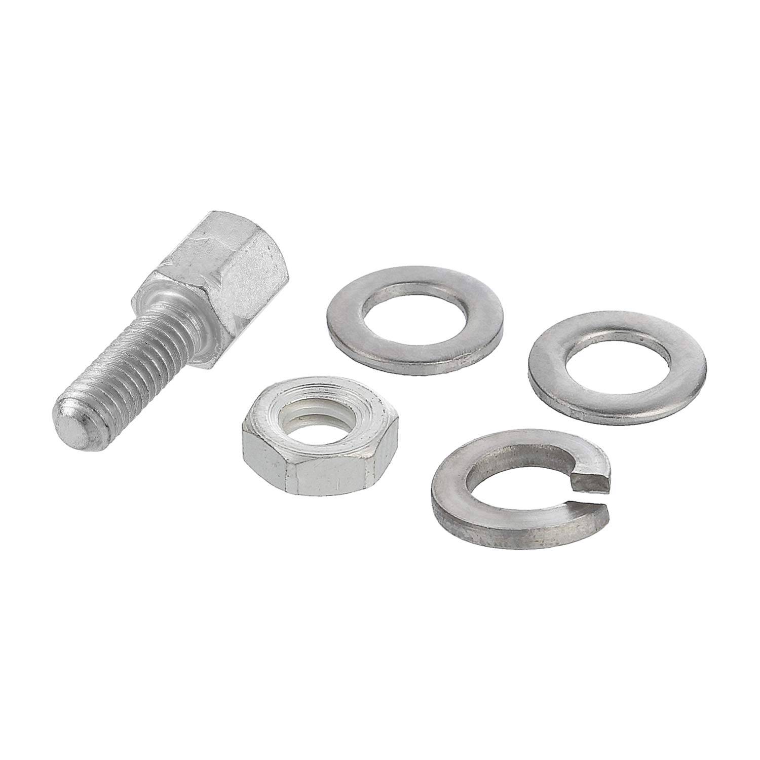 Ein Metallbolzen, Sechskantmutter, Unterlegscheibe, Federring und Flachscheibe auf einer weißen Oberfläche angeordnet.