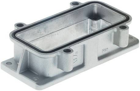 Ein rechteckiger Metallbehälter mit erhöhten Kanten und Montagelöchern, möglicherweise ein Schutzgehäuse oder eine Abdeckung.