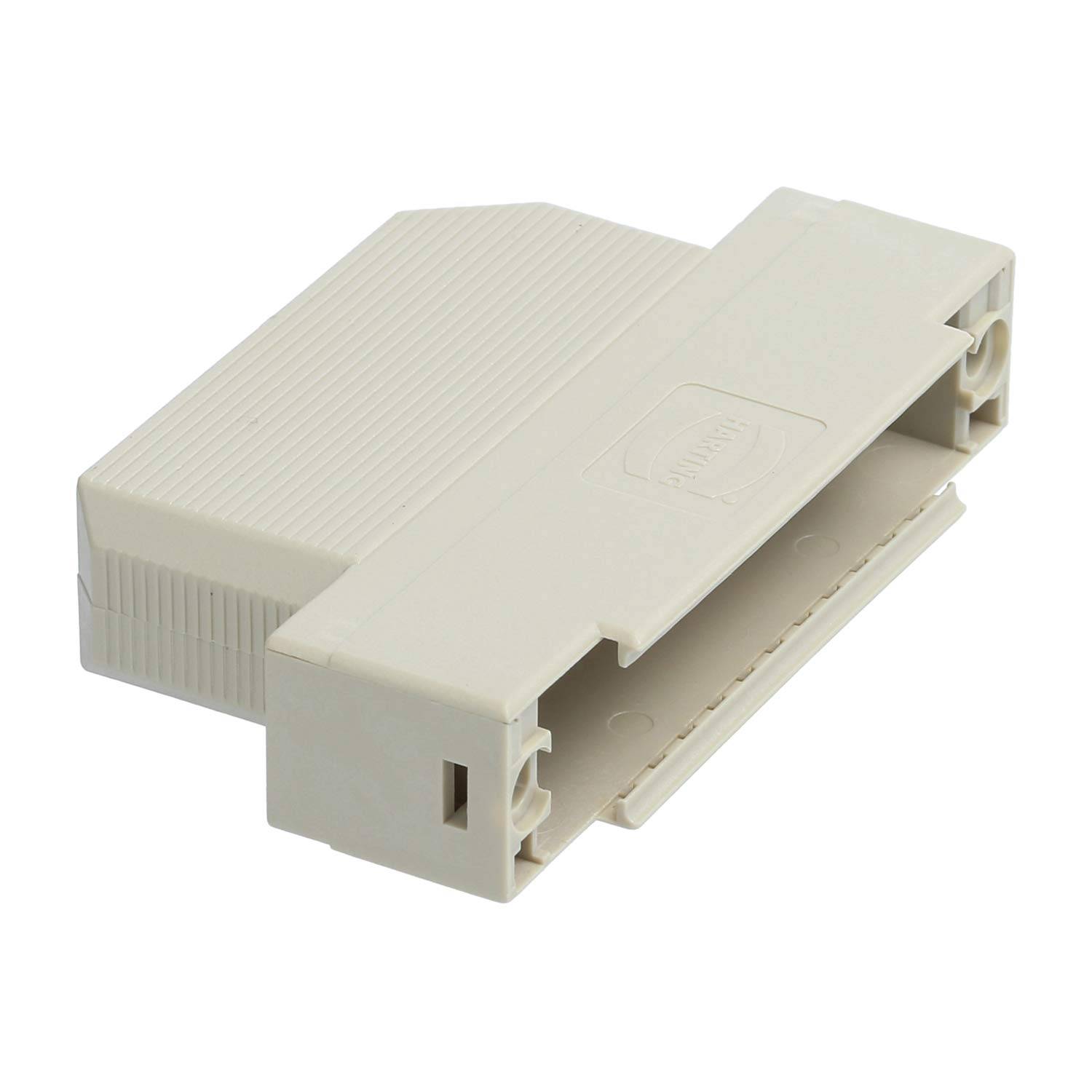 Ein beigefarbener Centronics-Druckeranschlussadapter mit gerillter Kunststoffoberfläche und rechteckiger Form, konzipiert zum Verbinden von Geräten.