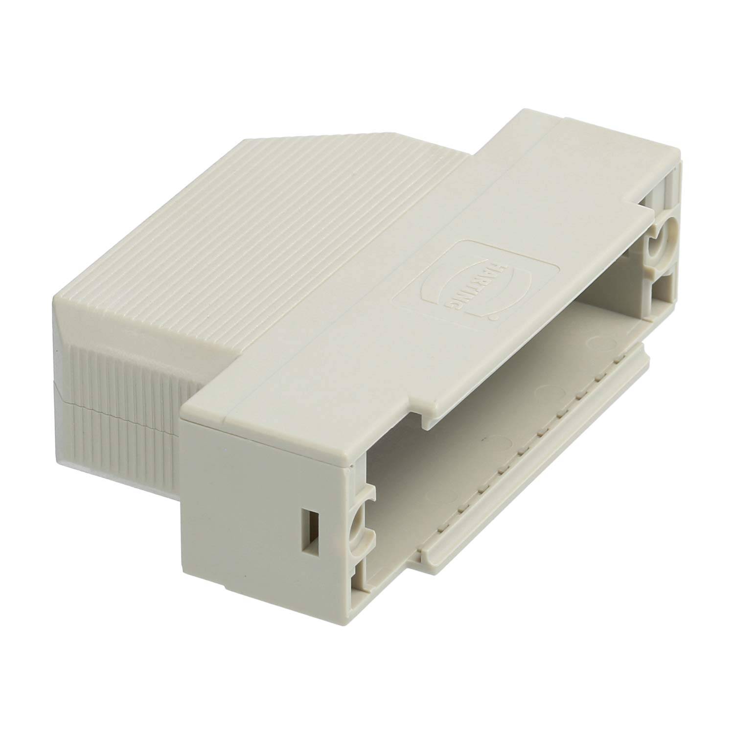 Ein beiger Flachbandkabelstecker mit Kunststoffgehäuse, entwickelt für elektronische Geräte, aus einer schrägem Draufsicht gezeigt.