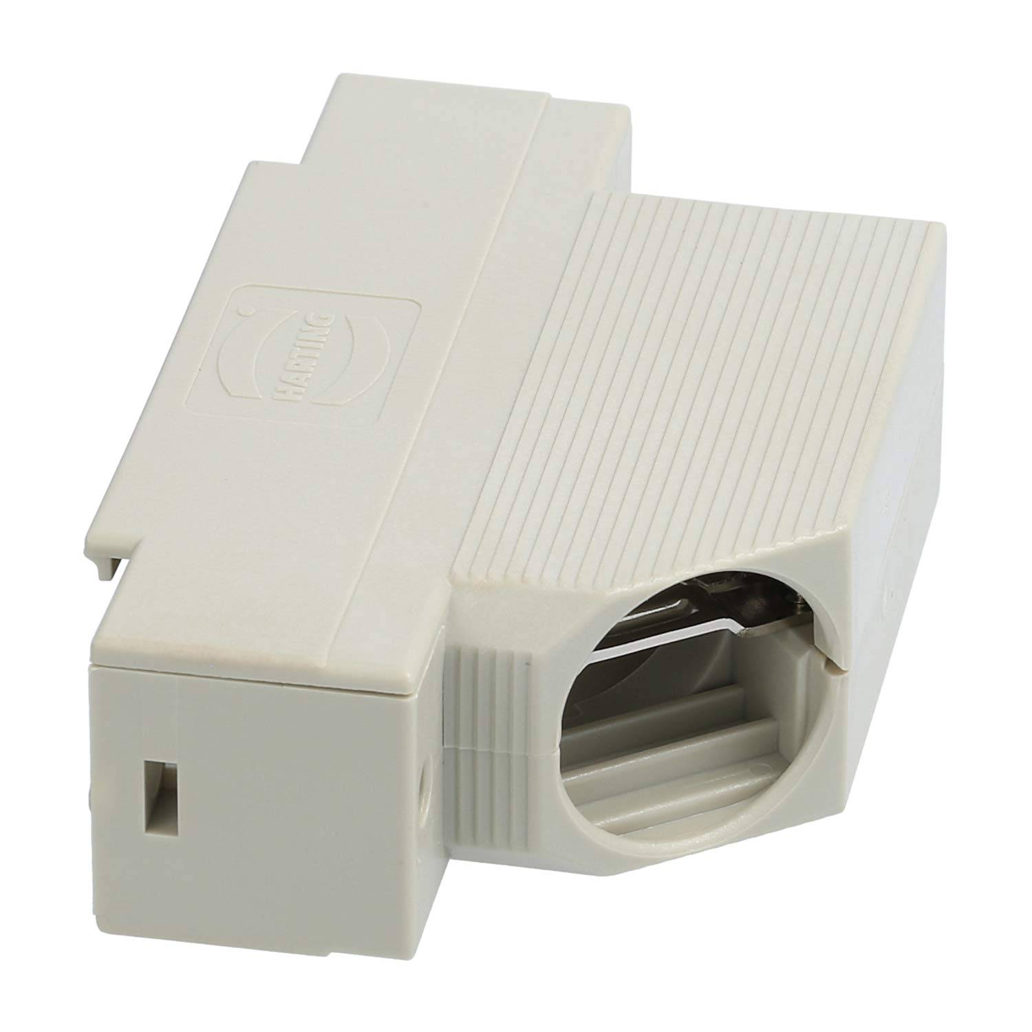 Ein weißer Kunststoff-Wandstecker-Adapter mit elektrischen Kontakten wird gezeigt, der zum Verbinden verschiedener elektrischer Geräte mit einer Stromquelle entwickelt wurde.