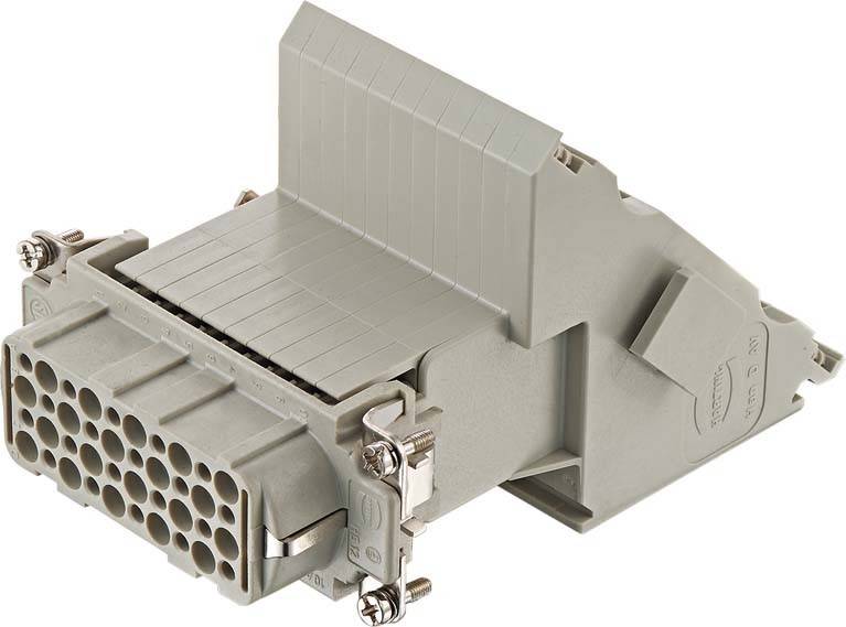 Grauer industrieller Elektroanschluss mit mehreren Pins, ausgestattet mit einem robusten rechteckigen Gehäuse und Metallklemmen an den Seiten für eine sichere Befestigung.