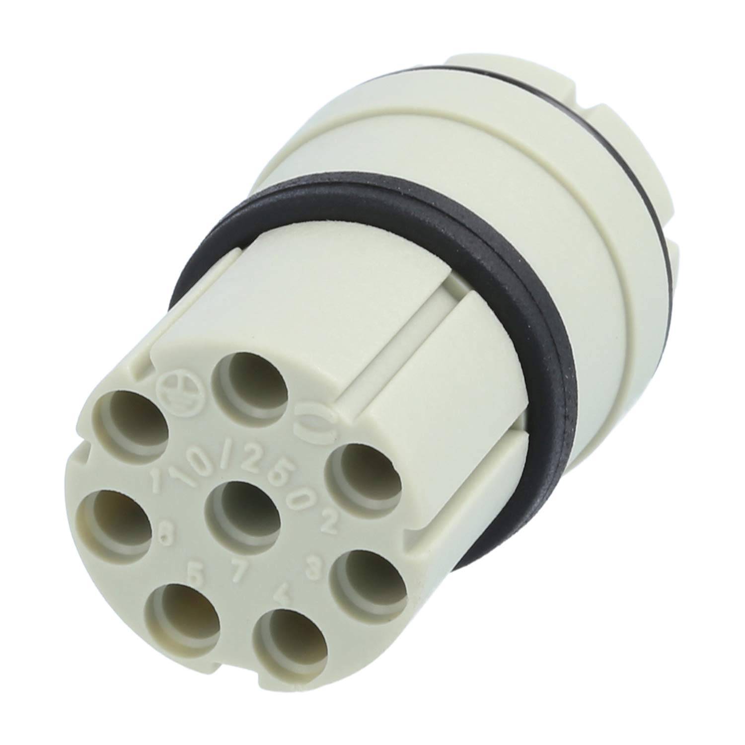 Ein weißer Kunststoffstecker in Zylinderform mit acht kreisförmigen Löchern an einem Ende, gekennzeichnet mit den Nummern 0 bis 7, verwendet für elektrische Verbindungen.