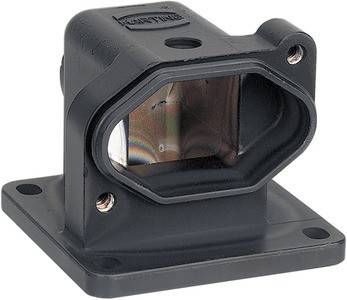 Eine rechteckige schwarze Metallhalterung mit geflanschter Grundfläche und vier Löchern, die zum Befestigen konzipiert ist und eine reflektierende Innenfläche aufweist.