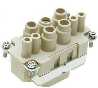 Ein beigefarbener industrieller Anschlussblock mit mehreren zylindrischen Anschlüssen, der sein modulares Design und die Metallschrauben hervorhebt.