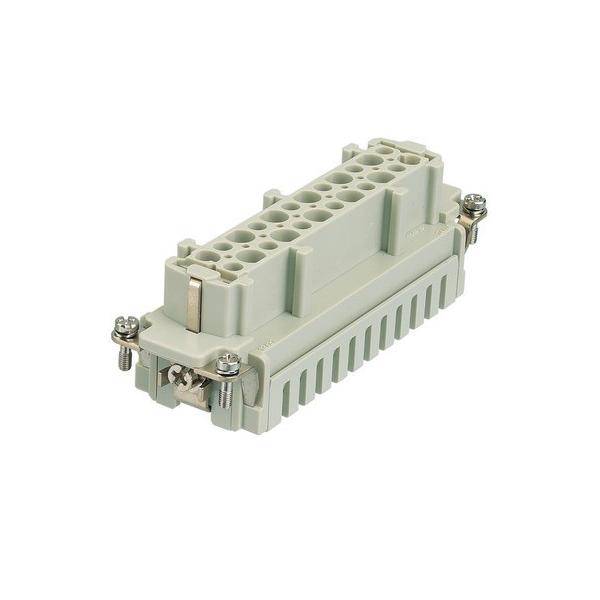 Ein beiger industrieller Anschluss mit mehreren Pins und Metallschrauben, konzipiert für elektrische oder elektronische Anwendungen.