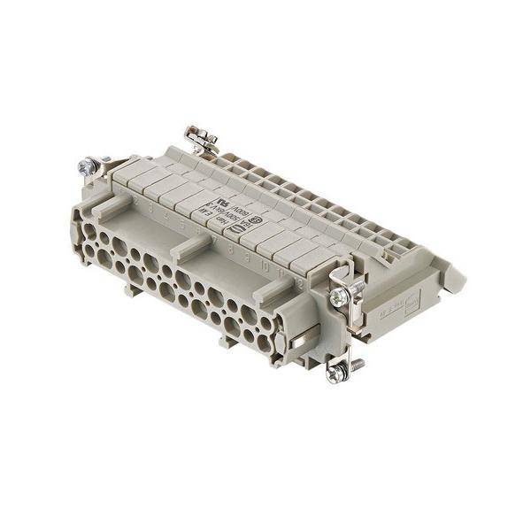 Ein beiger elektrischer Anschlussblock mit mehreren Löchern für Verkabelung, zwei Metallklemmen an den Seiten, verwendet für industrielle elektrische Verbindungen.