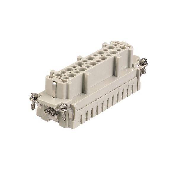 Ein beige rechteckiger elektrischer Anschluss mit mehreren Pinhöhlen auf der Oberseite, ausgestattet mit vier Schrauben an jeder Ecke für eine sichere Befestigung.