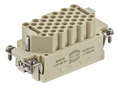 Ein beiger rechteckiger elektrischer Anschluss mit mehreren Steckplätzen und einem Metallverriegelungsmechanismus, der für industrielle Anwendungen konzipiert ist.