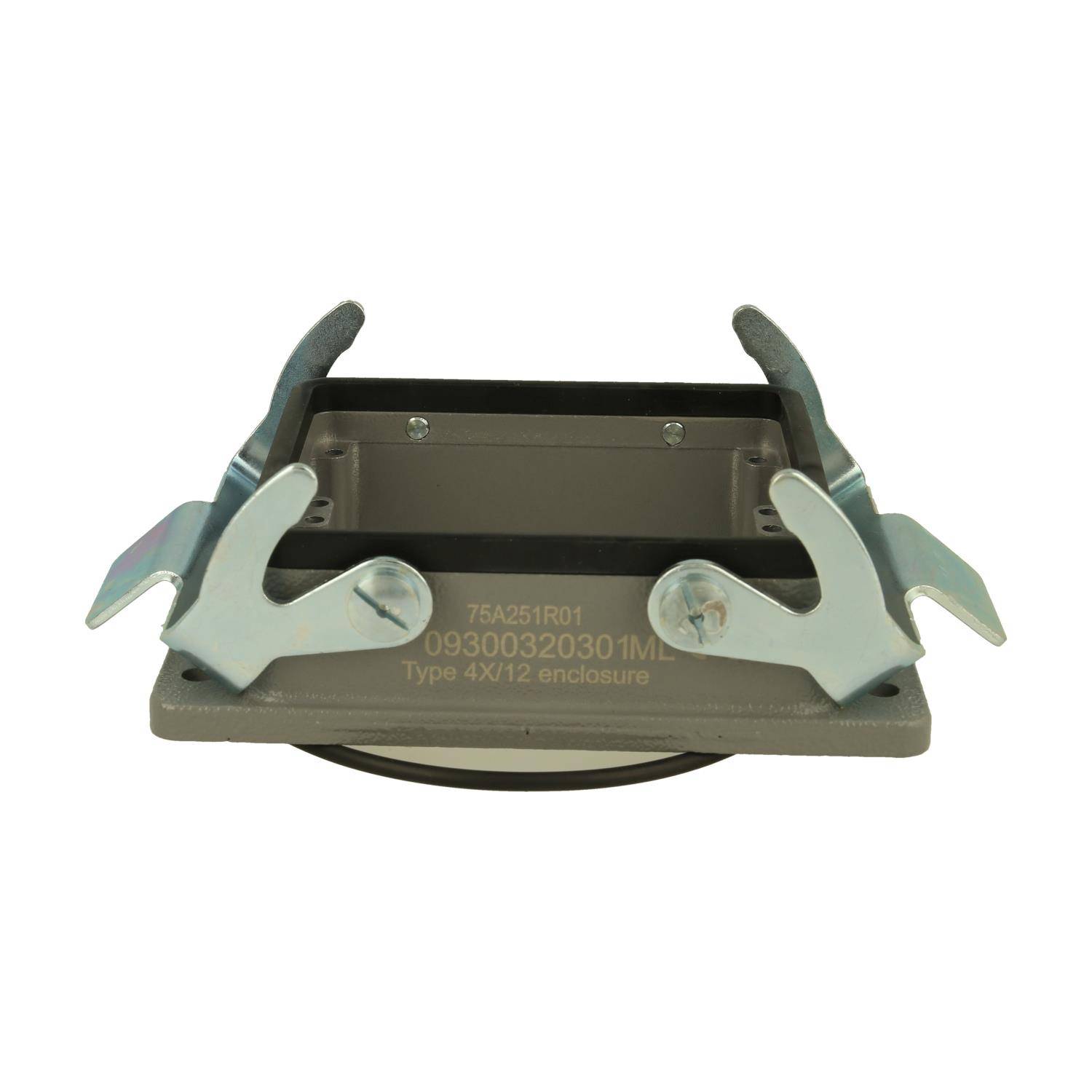 Rechteckiges Metallgerät mit zwei abgewinkelten Spannvorrichtungen und technischen Spezifikationen, die auf der Oberfläche eingraviert sind.