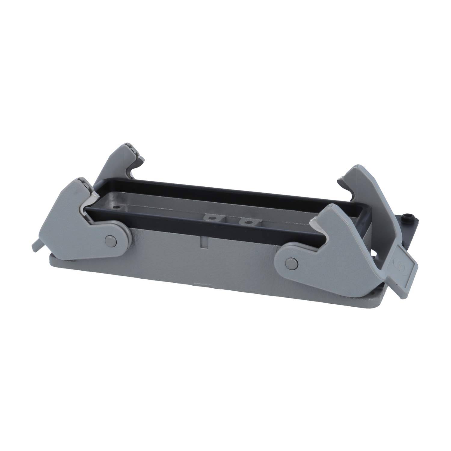 Ein grauer, rechteckiger Verschlussmechanismus mit zwei flügelartigen Halterungen auf beiden Seiten, der zum Sichern und Verbinden von Komponenten verwendet wird.