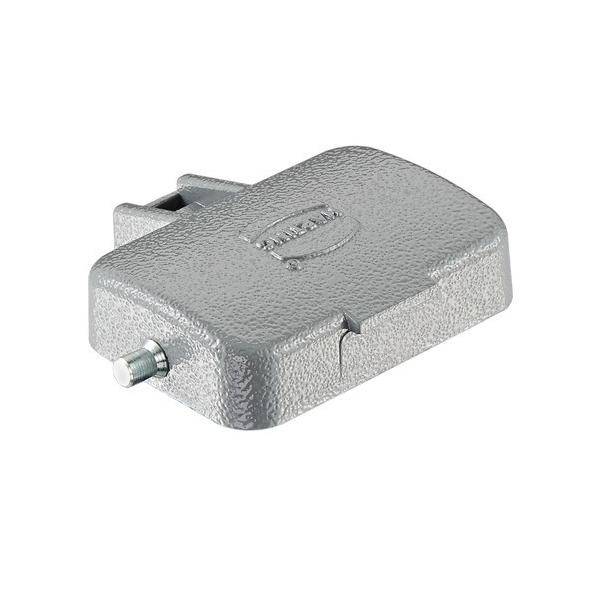 Silberfarbene Metall-Elektroschaltkasten-Abdeckung mit geprägtem Logo und herausstehendem Schraubbolzen, auf weißem Hintergrund dargestellt.