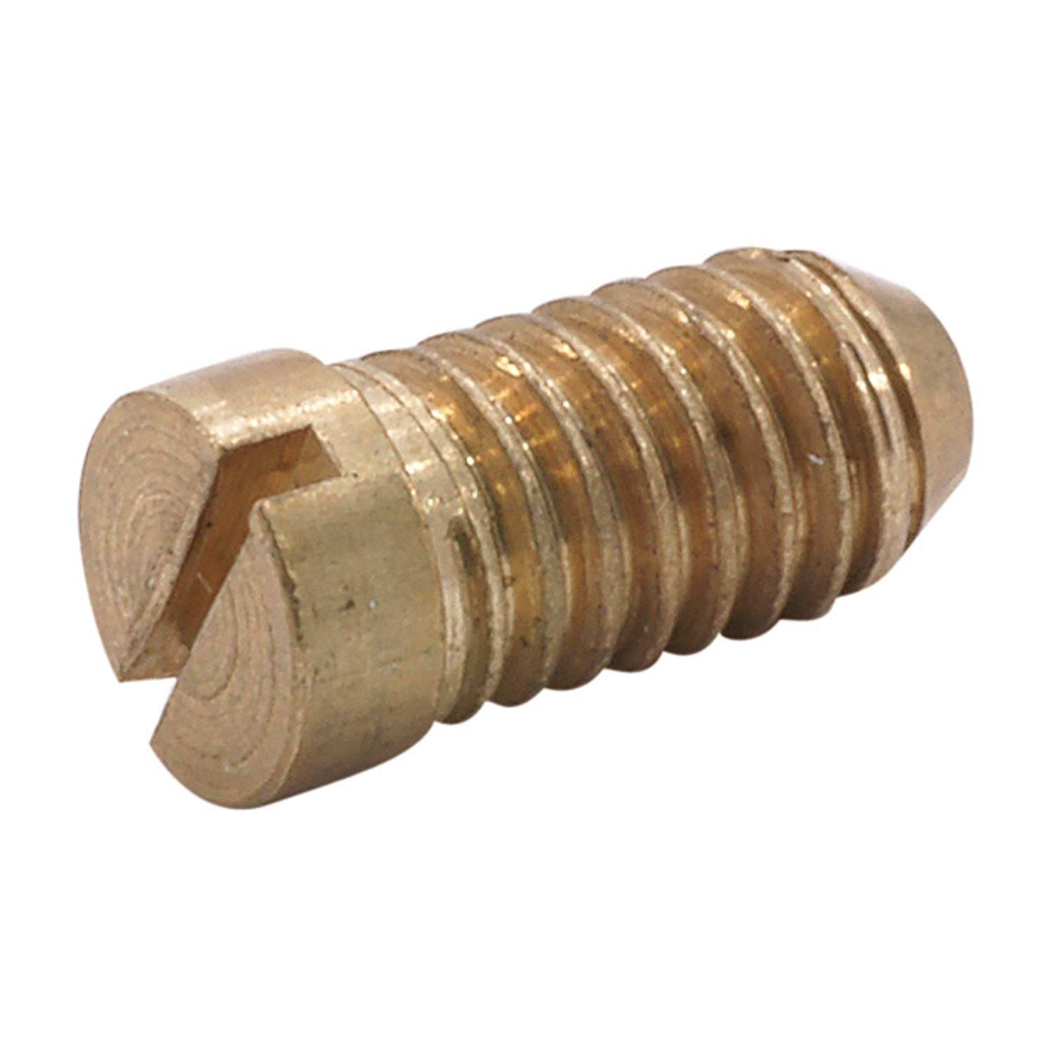 Eine kleine, messingfarbene Gewindestifte mit Schlitz und Spiralgewinde, liegend auf weißem Hintergrund.