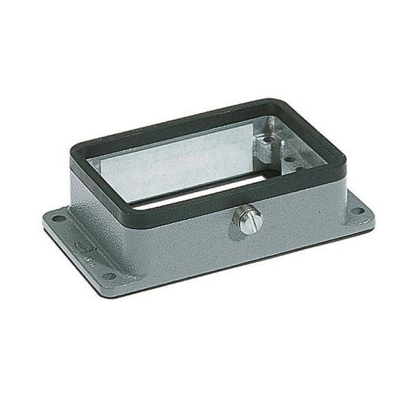 Eine rechteckige Metallmontageplatine mit einem erhöhten Rand und vorgebohrten Löchern zur Befestigung.