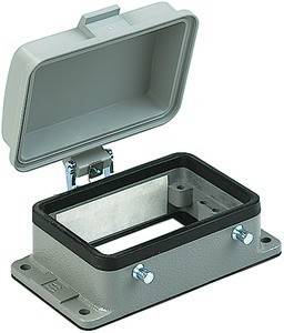 Ein Metallgehäuse in rechteckiger Form mit einem offenen Deckel, das zum Unterbringen von elektrischen Komponenten konzipiert ist und Befestigungslöcher an der Basis aufweist.