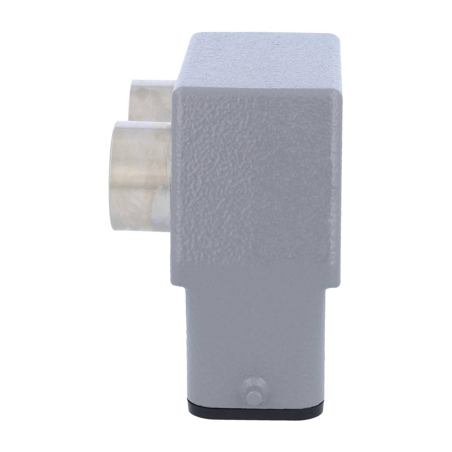 Ein metallisches, industrielles Objekt mit zwei zylindrischen Vorsprüngen, wahrscheinlich eine Komponente einer Maschine, vor einem einfachen Hintergrund.