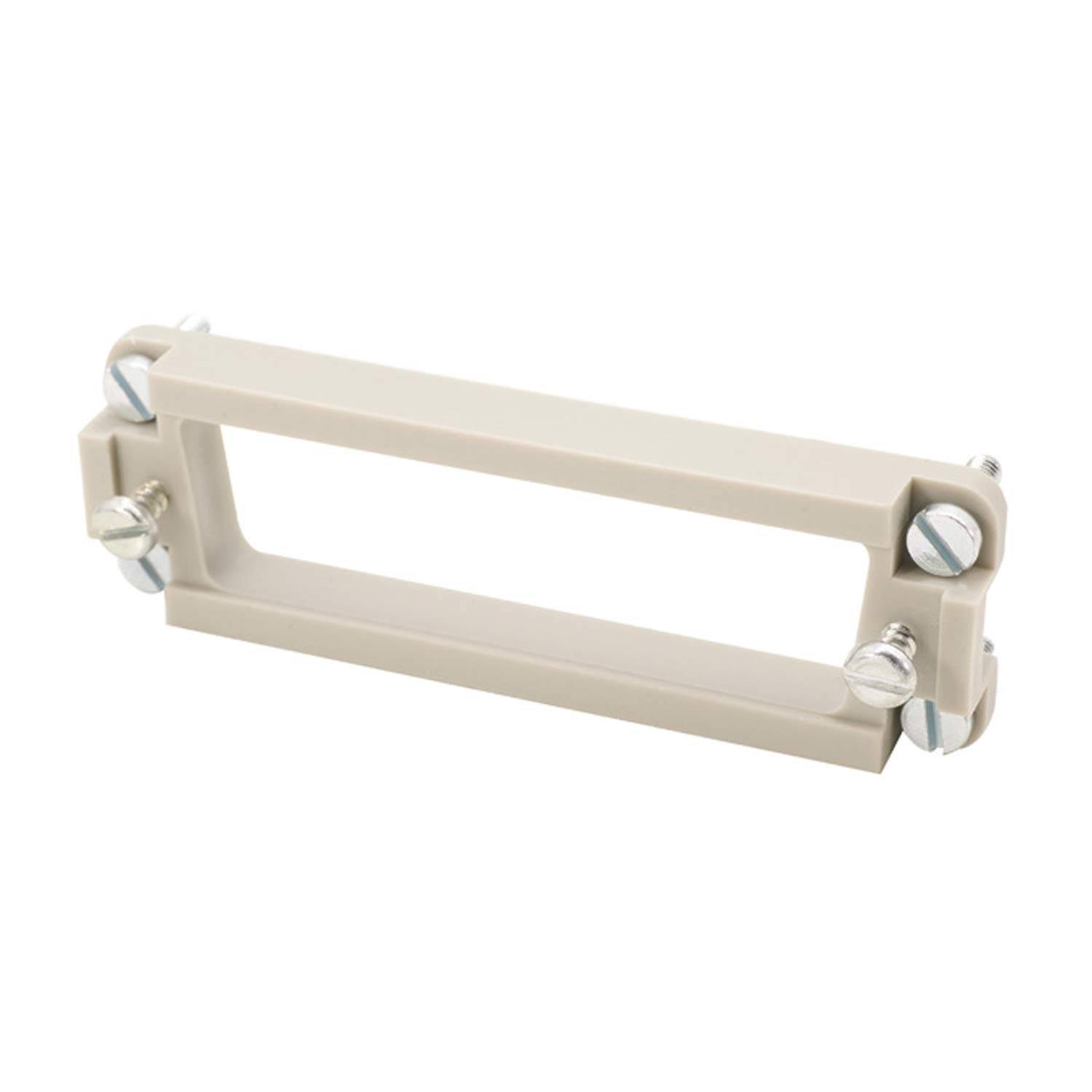 Beiger rechteckiger Griff mit vier Schrauben, wahrscheinlich zur Montage an Schubladen oder Schränken.