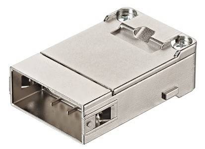Ein silberner, metallplattierter SFP (Small Form-factor Pluggable) Stecker für Netzwerk- und Datenkommunikation, der Stifte und Anschluss zeigt.
