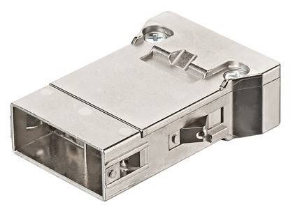 Ein metallischer, rechteckiger elektronischer Anschluss mit elegantem Design, ausgestattet mit zwei markanten Schrauben und offenen Anschlüssen an einer Seite.