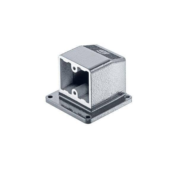 Eine Metallbefestigungshalterung mit quadratischer Grundfläche und vier Schraubenlöchern, entwickelt zur Unterstützung oder Verbindung mechanischer Komponenten.