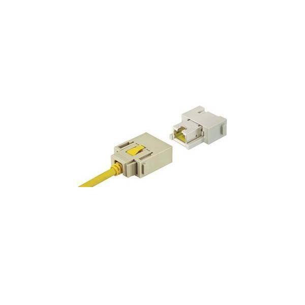 Ein beige-gelber Kabelverbindungssatz: ein männlicher und ein weiblicher Stecker, kurz vor dem Anschluss, verwendet für Daten- oder elektrische Übertragung.