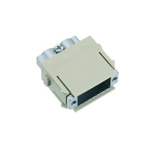 Ein beiger elektronischer Anschluss mit einem rechteckigen AnschlussPort und Metallbefestigungen auf einem weißen Hintergrund.