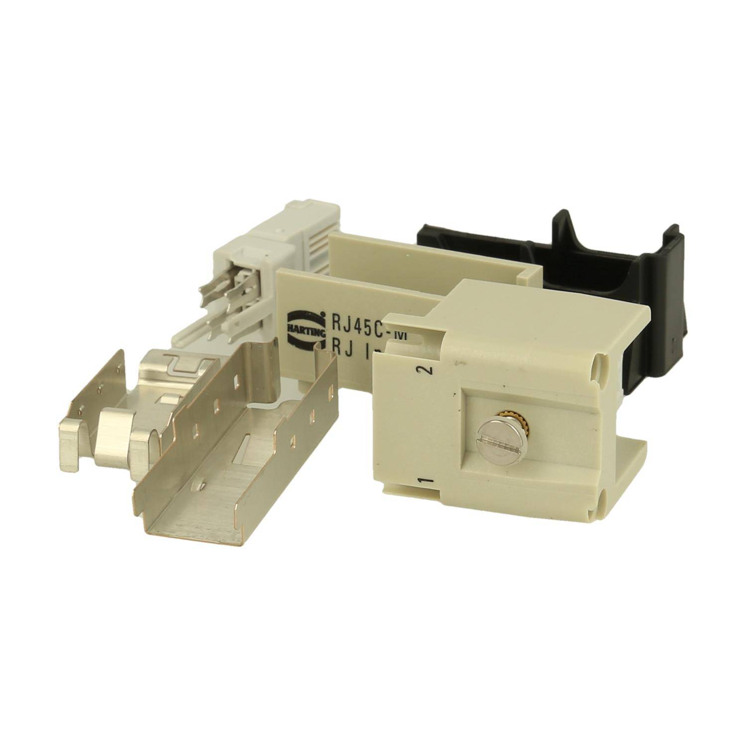 Der „RJ45C"-Netzwerkstecker wurde zerlegt und zeigt vier Hauptkomponenten, einschließlich Metall- und Kunststoffteilen zum Verbinden und Sichern von Verbindungen.