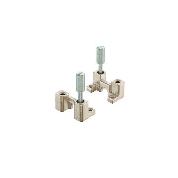 Zwei Metallklemm-Verbinder mit zylindrischen Griffen, die zum Befestigen von Komponenten bei der Montage verwendet werden.