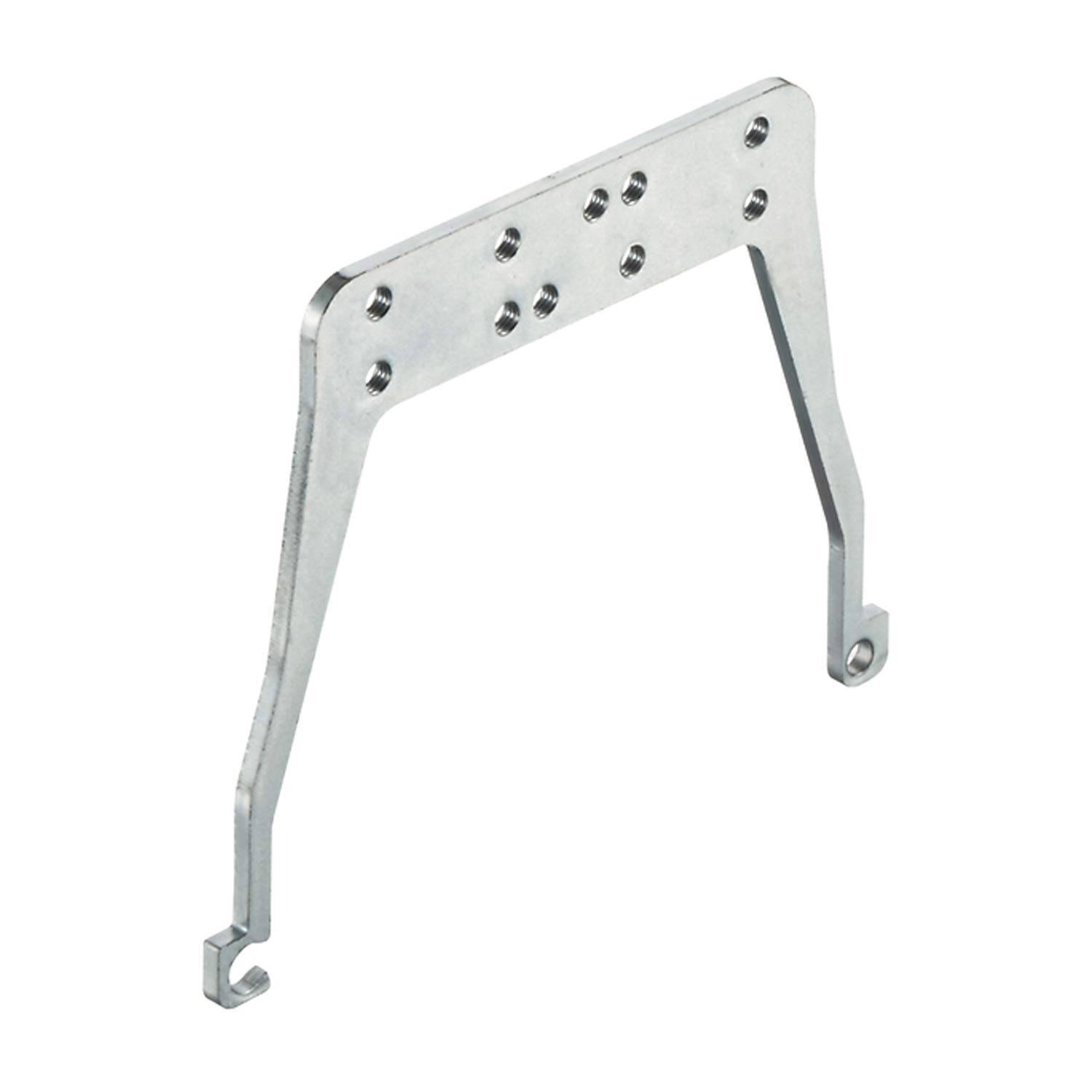 Eine Metallklammer mit mehreren Löchern, die zum Anbringen oder zur Stützung konzipiert ist und an der Basis jeder Seite einen Haken aufweist.