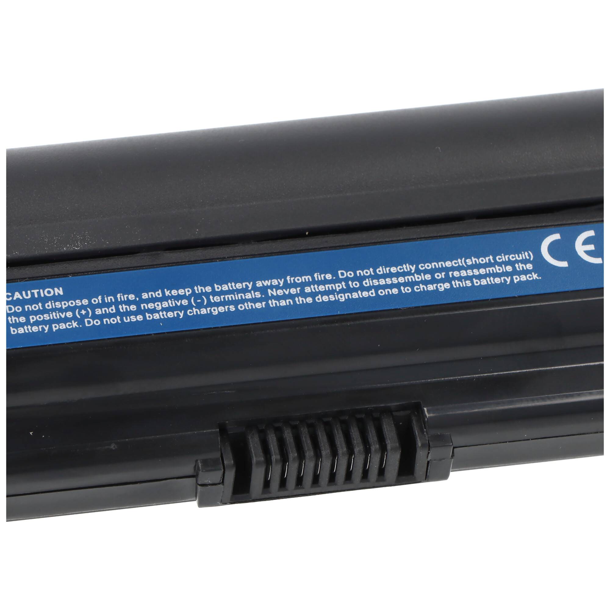Nahaufnahme eines wiederaufladbaren Batteriepacks mit einem Warnschild, das davor warnt, Kurzschlüsse zu verursachen, das Gerät auseinanderzunehmen oder nicht zugelassene Ladegeräte zu verwenden.