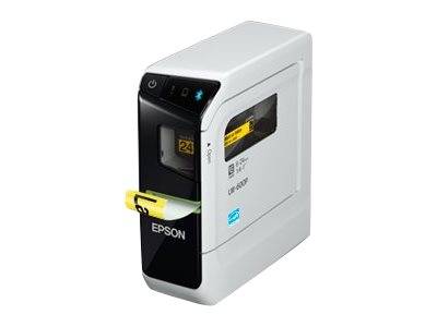 Epson-Etikettendrucker beim Ausgeben eines gelben Etiketts, gezeigt in einer produktstilisierten Ansicht auf weißem Hintergrund.