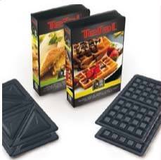 Tefal Sandwich- und Waffeleisen mit austauschbaren Platten und Verpackungskartons mit illustrierten Lebensmittelbeispielen.