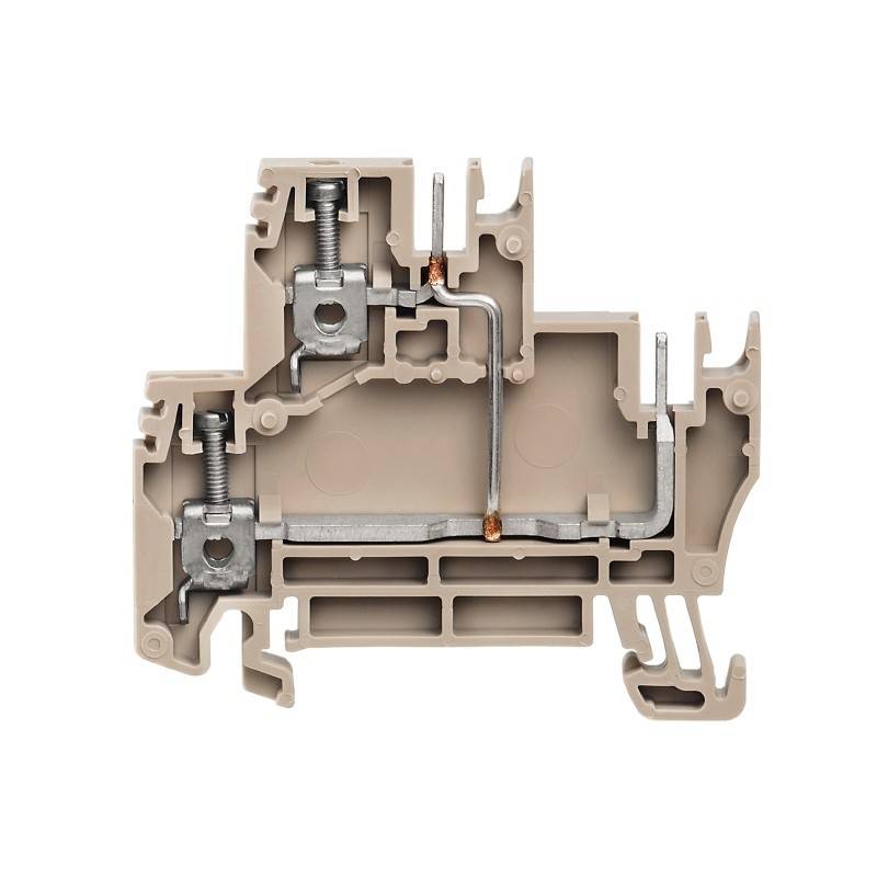Ein brauner Plastik-Reihenklemmenblock, der interne Metallverbinder zeigt, der zur Organisation elektrischer Schaltkreise dient und veranschaulicht, wie Drähte gehalten und verbunden werden.